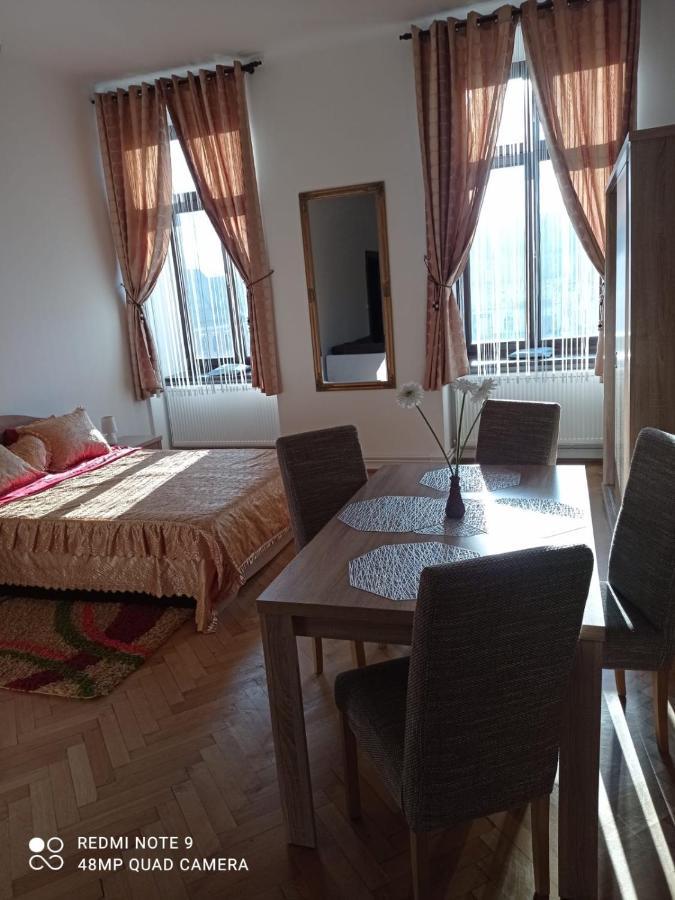 Apartament Piata Sfatului บราชอฟ ภายนอก รูปภาพ